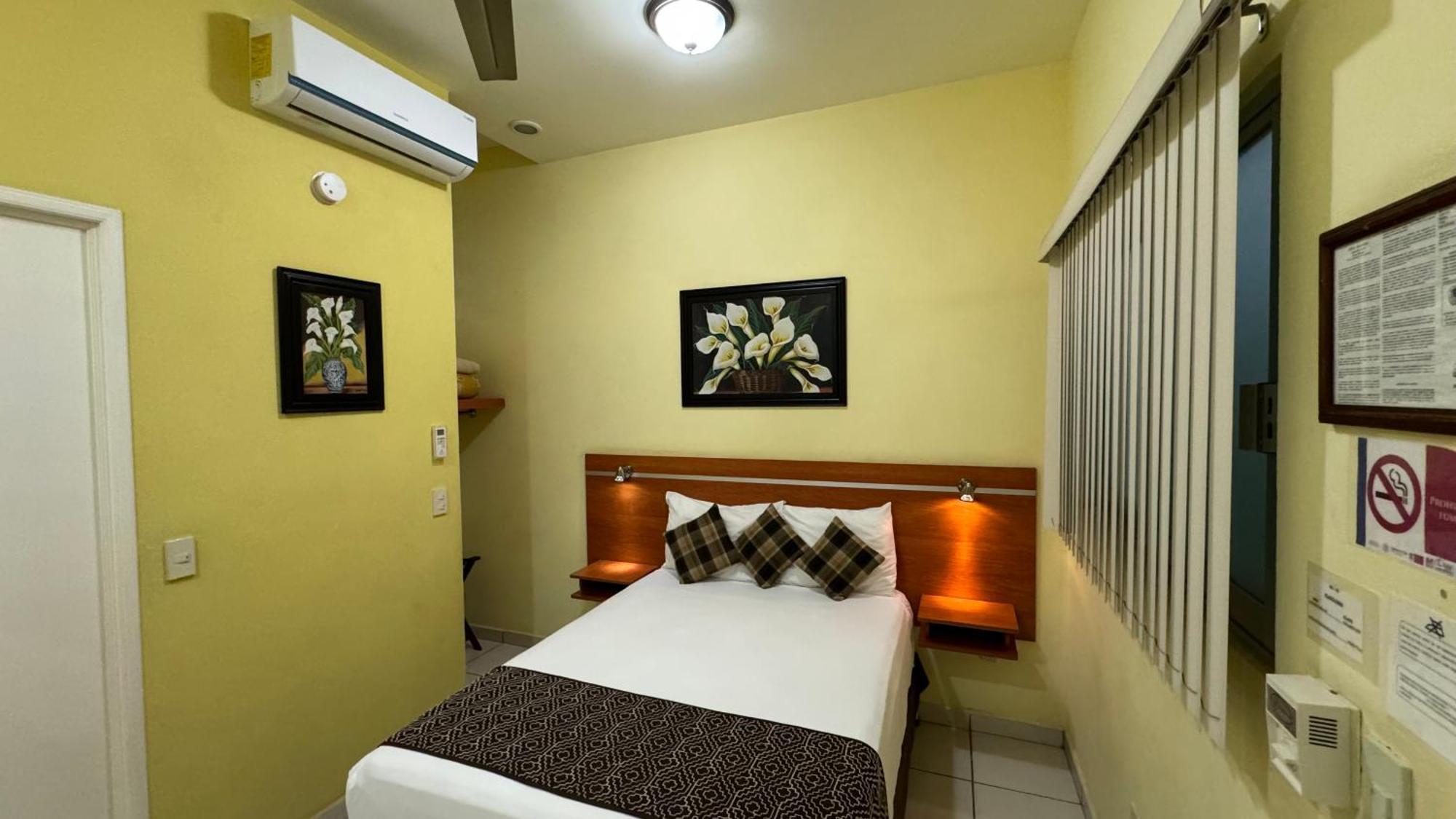 Hotel Ana Isabel Zamora  Extérieur photo